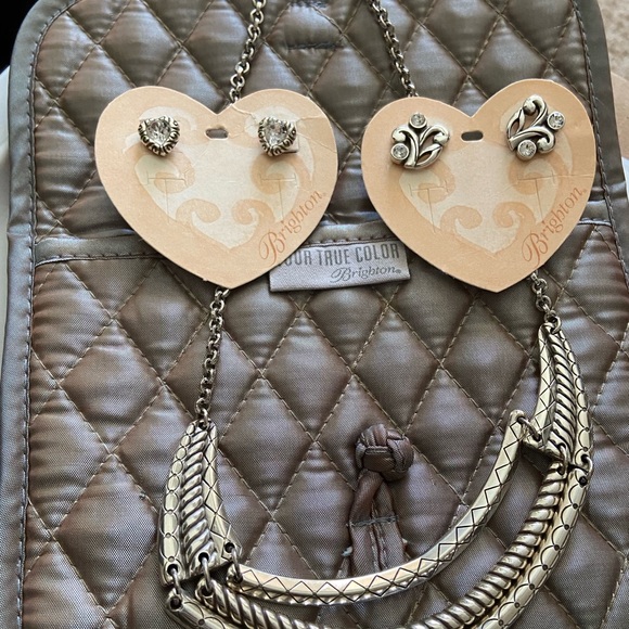New Brighton lot, two pairs of earrings and necklace set with bag - Picture 6 of 10